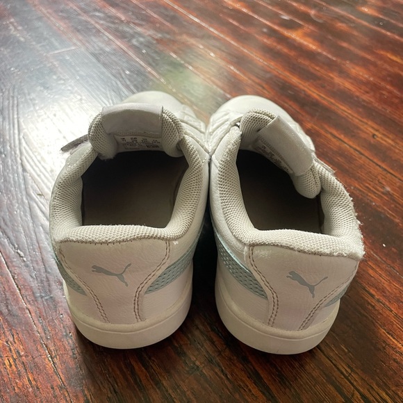 Puma White Velcro Sneakers Minimalist Design - Picture 4 of 7